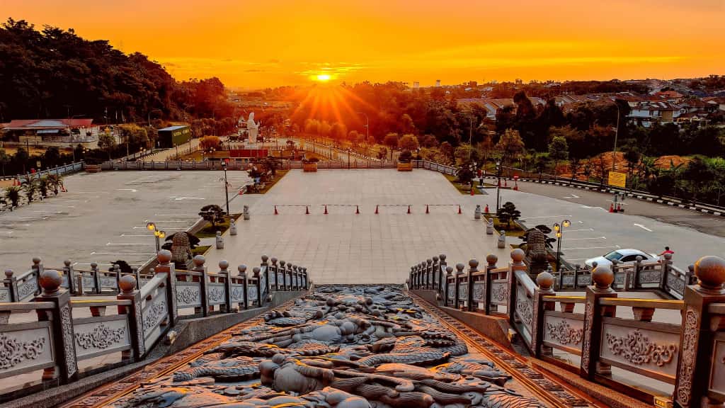天马道场夕阳